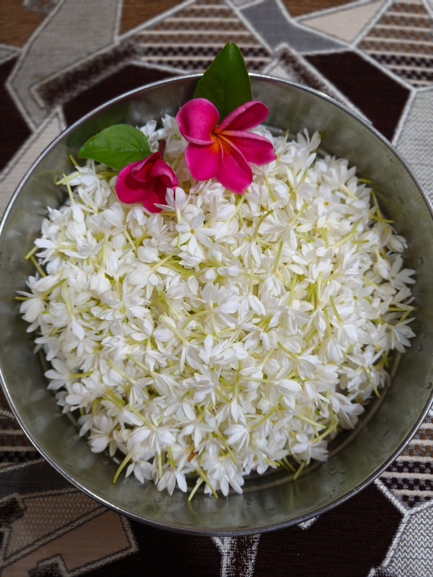 Jasmine, the botanical source of botanical perfume blend