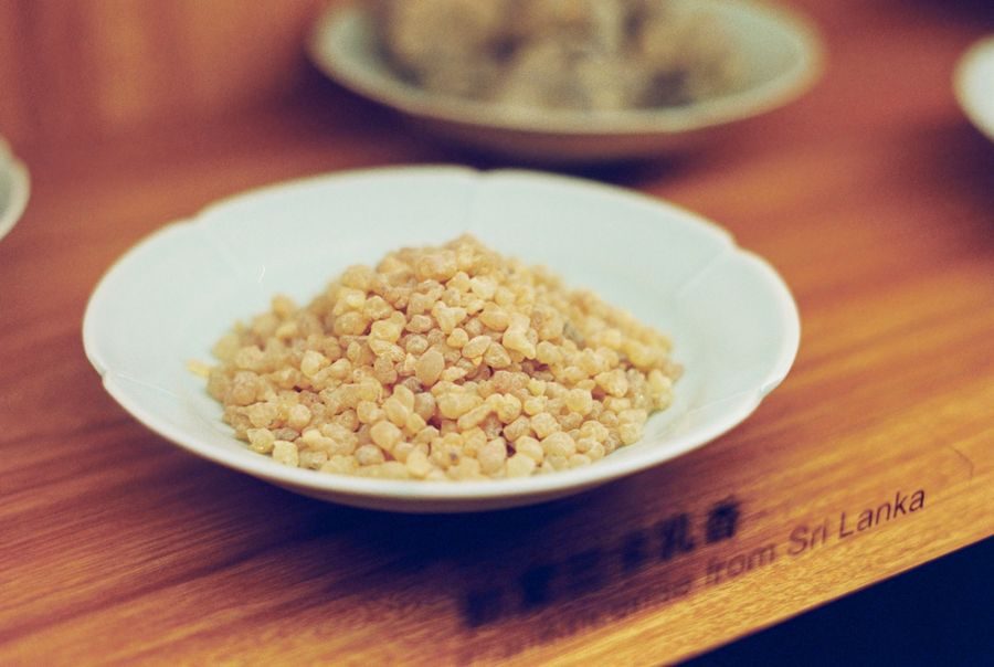 frankincense resin granules