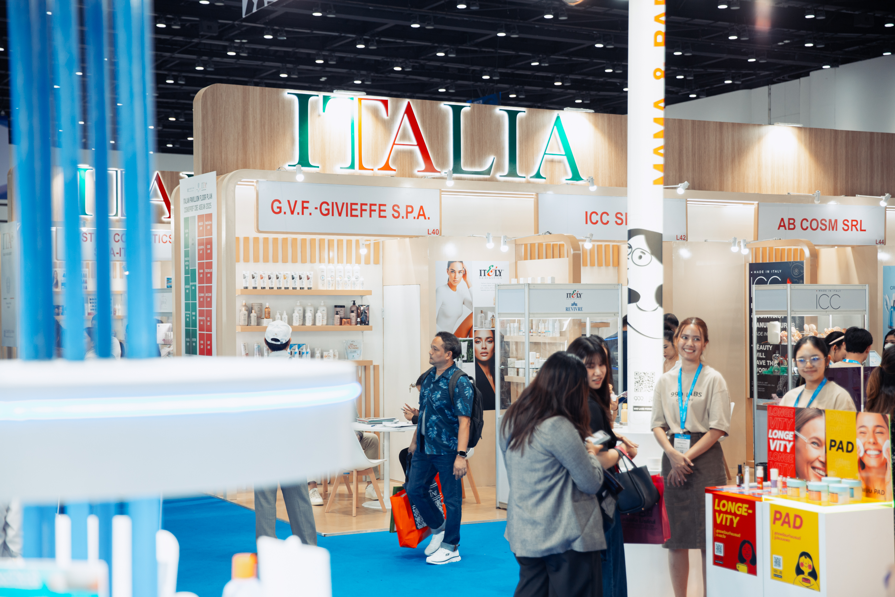 Exhibitors and professional visitors at Cosmoprof CBE ASEAN, Bangkok — the event that maps Southeast Asia's beauty supply chain.