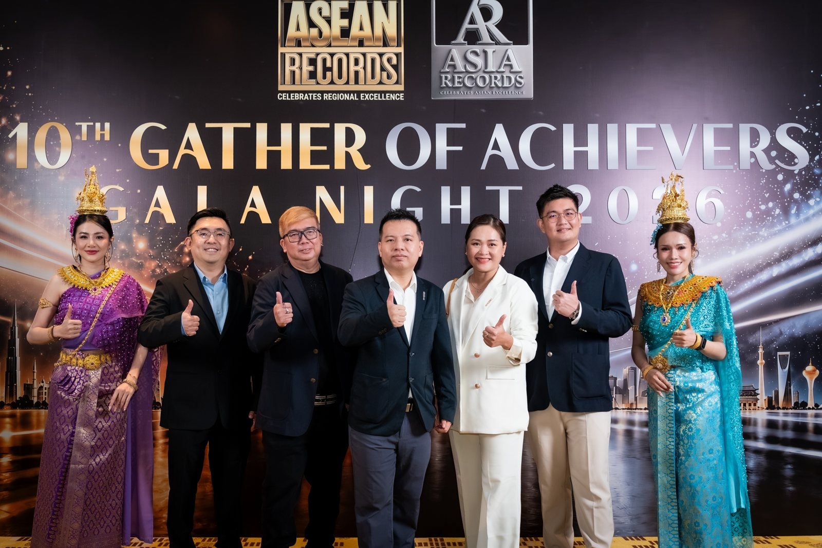 The ORIZI Group team with the gala’s cultural performers at the 10th Gather of Achievers, Kuala Lumpur.